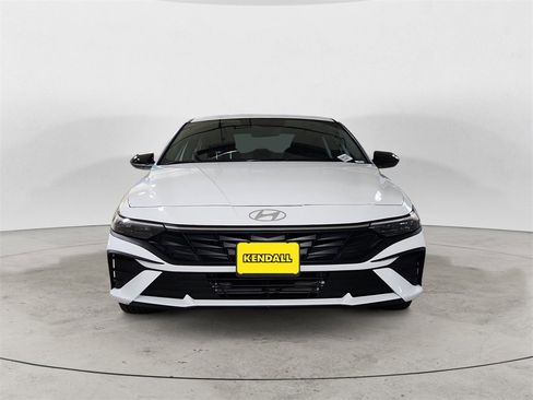 Used 2025 Hyundai Elantra SEL image 8