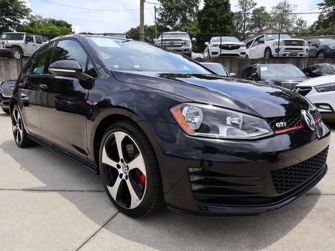 Used 2017 Volkswagen Golf 4-Door FWD image 9