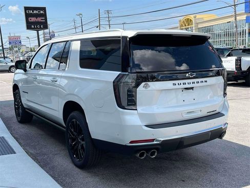 Used 2025 Chevrolet Suburban Premier image 5