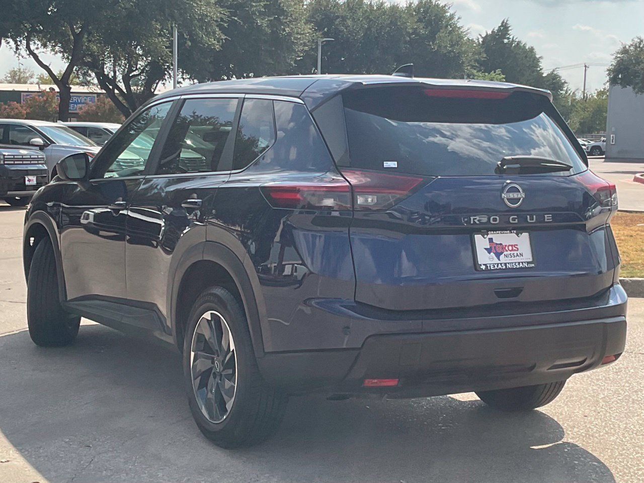 Used 2025 Nissan Rogue SV FWD image 6