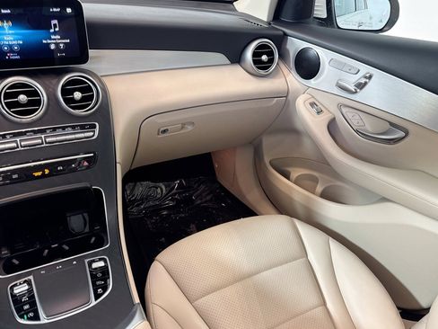 Used 2022 Mercedes-Benz GLC 300 4MATIC image 22