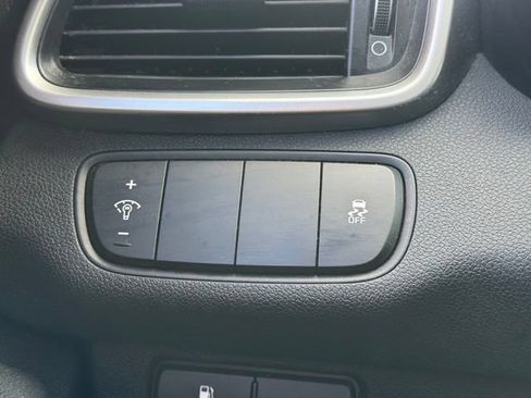 Used 2018 Kia Sorento FWD image 24