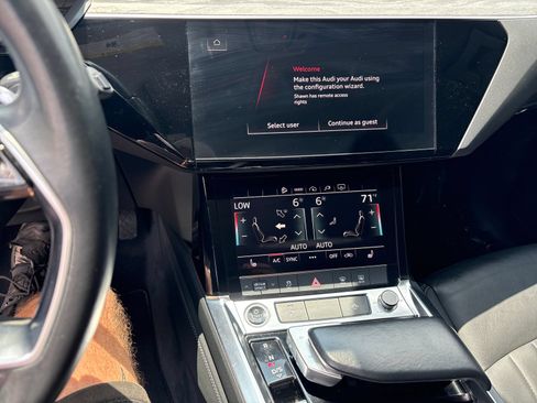 Used 2021 Audi e-tron Premium w/ Convenience Plus Package AWD/4WD image 18