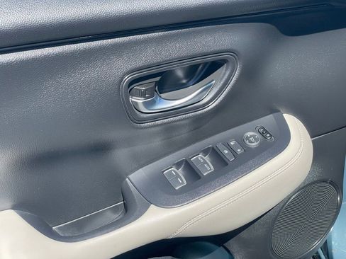 Used 2024 Honda HR-V EX-L image 11