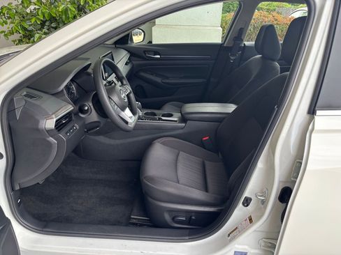 Used 2025 Nissan Altima 2.5 SV FWD image 28