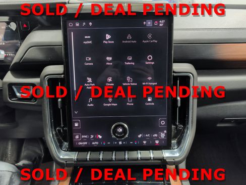 Used 2025 GMC Yukon Denali w/ Sun & Power Step Package image 12