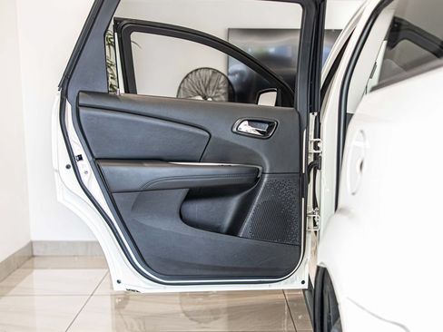Used 2018 Dodge Journey SE FWD image 31