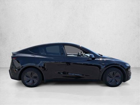Used 2026 Tesla Model Y 2WD image 4