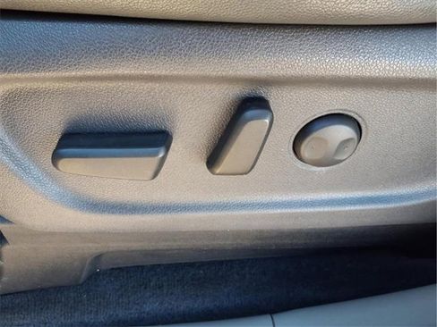 Used 2017 Kia Sedona LX w/ LX Essentials Premium Package image 25