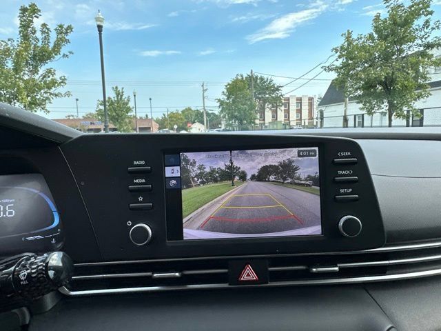Used 2024 Hyundai Elantra SE FWD image 34
