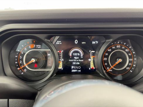 Used 2025 Jeep Wrangler Unlimited Sahara AWD/4WD image 17