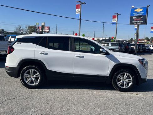 Used 2024 GMC Terrain SLE image 26