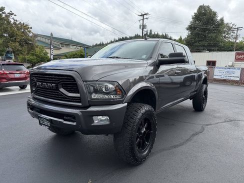 Used 2018 RAM 2500 Laramie w/ Sport Appearance Group AWD/4WD image 4