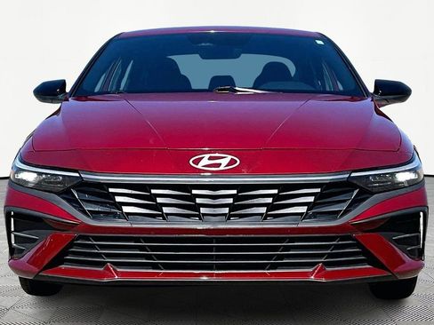 Used 2025 Hyundai Elantra Sport image 3