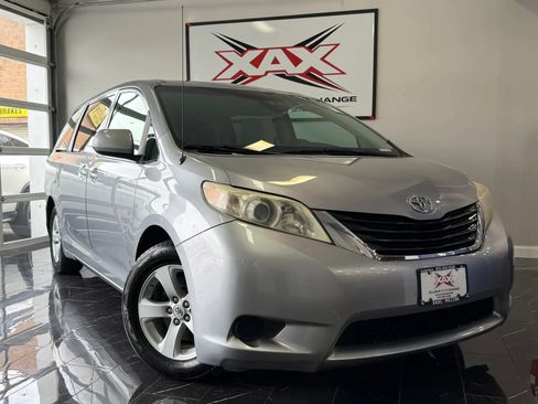 Used 2012 Toyota Sienna LE FWD image 1