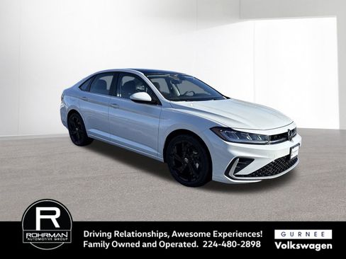 New 2026 Volkswagen Jetta SE image 2