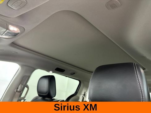 Used 2024 Chrysler Pacifica Limited FWD image 14