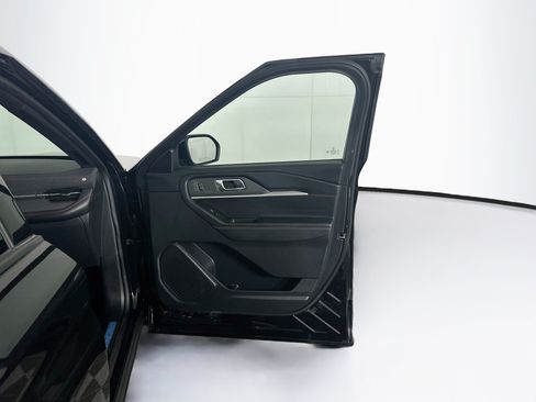 Used 2025 Ford Explorer ST-Line w/ ST-Line Street Pack AWD/4WD image 35