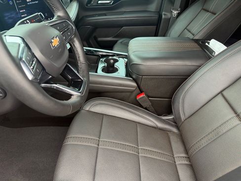 Used 2025 Chevrolet Suburban High Country image 24