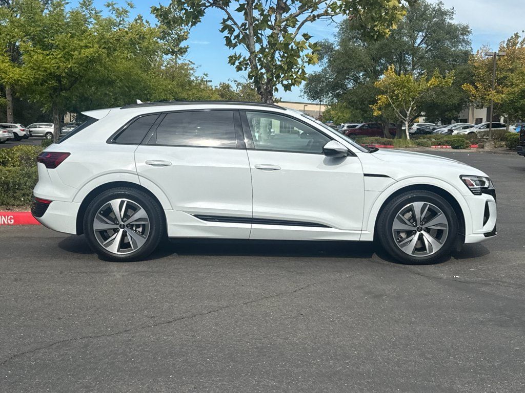 Used 2024 Audi Q8 e-tron Premium Plus AWD/4WD image 4
