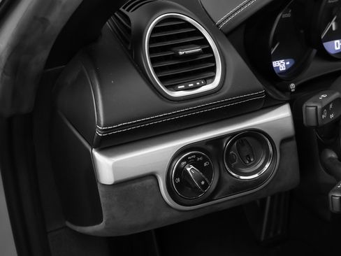 Used 2020 Porsche 718 Boxster Spyder image 32