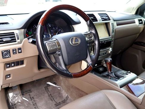 Used 2017 Lexus GX 460 image 10