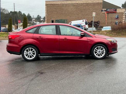 Used 2016 Ford Focus SE w/ Reverse Sensing Package image 6
