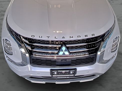 Used 2024 Mitsubishi Outlander 4WD Plug-In Hybrid image 16