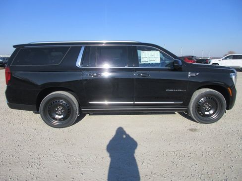 New 2026 GMC Yukon XL Denali image 3