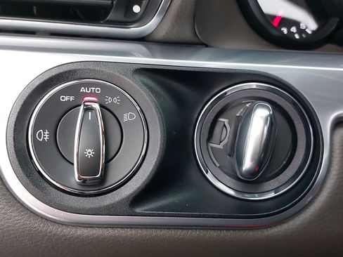 Certified 2019 Porsche 911 Targa 4S image 25