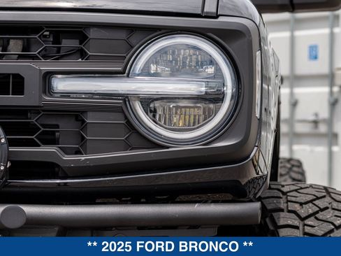 Used 2025 Ford Bronco Badlands AWD/4WD image 11