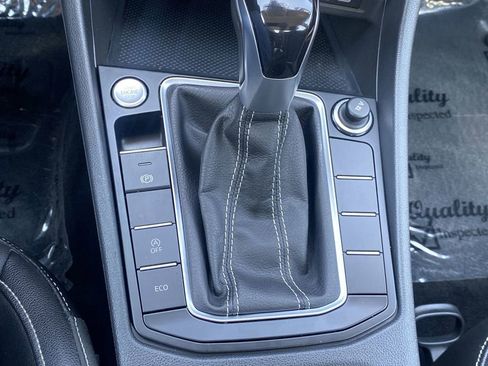 Used 2023 Volkswagen Jetta SE FWD image 19