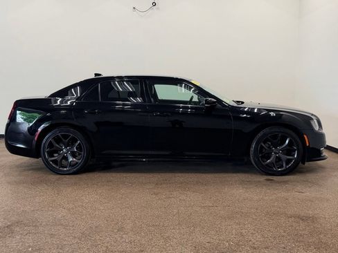 Used 2022 Chrysler 300 Touring L RWD image 7