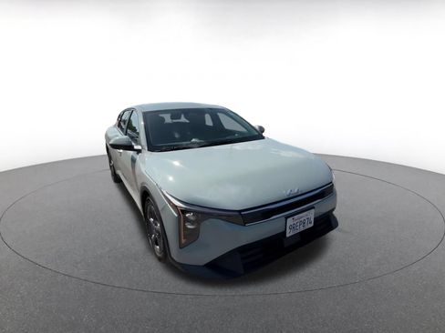 Used 2025 Kia K4 FWD image 3