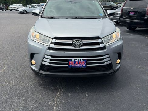 Used 2017 Toyota Highlander XLE AWD/4WD image 2