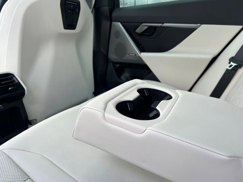 Used 2024 BMW i5 eDrive40i w/ Convenience Package image 21