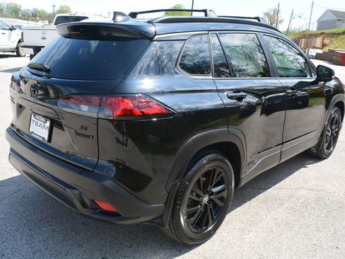Used 2024 Toyota Corolla Cross AWD Hybrid w/ Moonroof Package image 5