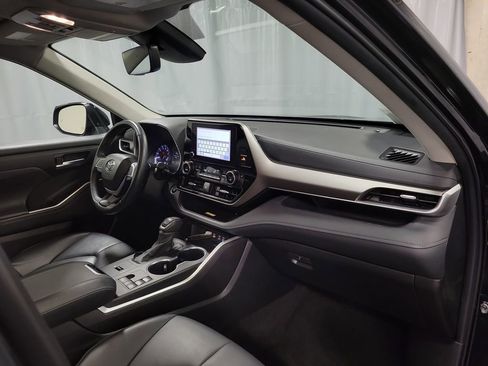 Used 2024 Toyota Highlander XLE image 31