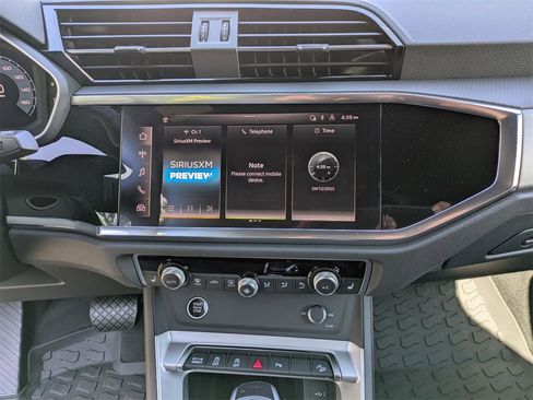 New 2025 Audi Q3 2.0T Premium image 32