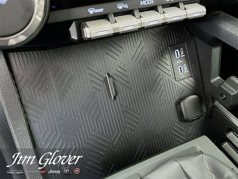 Used 2025 Toyota 4Runner SR5 image 32