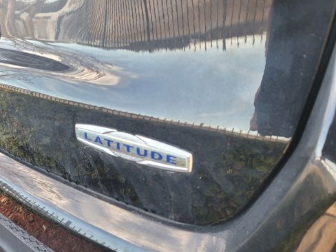 Used 2023 Jeep Compass Latitude image 5