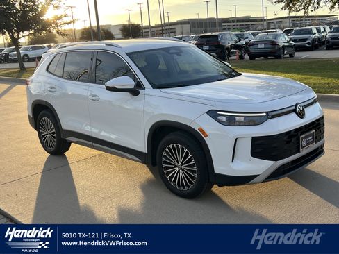 Certified 2025 Volkswagen Tiguan S image 1