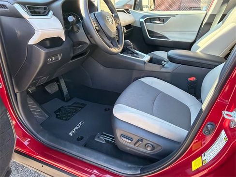 Used 2025 Toyota RAV4 XLE image 9