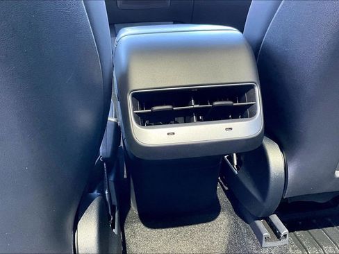 Used 2022 Tesla Model Y Performance image 9