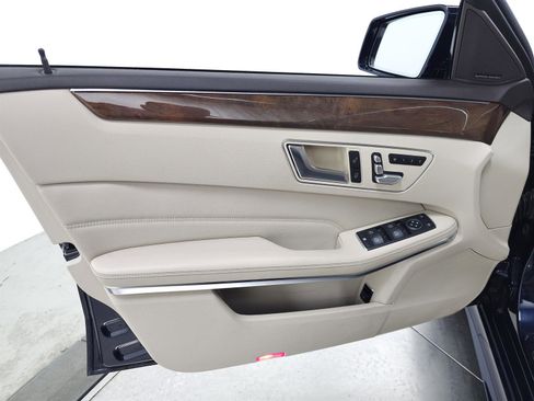 Used 2014 Mercedes-Benz E 350 4MATIC Sedan image 12
