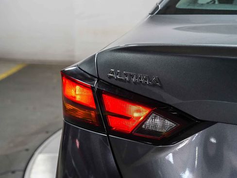 Used 2021 Nissan Altima 2.5 SV FWD image 11