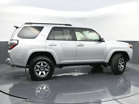 Used 2022 Toyota 4Runner TRD Off-Road Premium AWD/4WD image 40