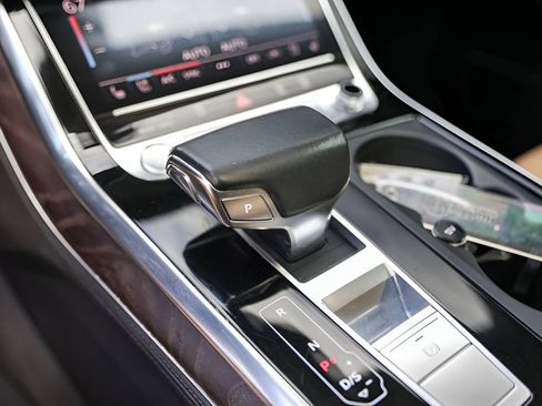 Used 2019 Audi Q8 Prestige w/ Luxury Package AWD/4WD image 18