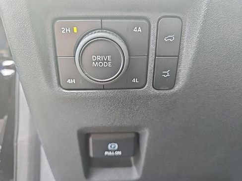 Used 2025 Ford Expedition Active image 12