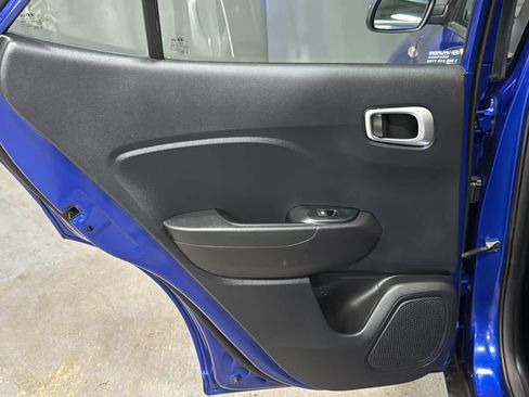 Used 2023 Hyundai Venue SE FWD image 20